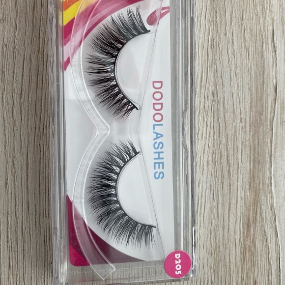 Dodo Lashes False Strip Lashes D115/D119/D205 - Picture 3 of 6